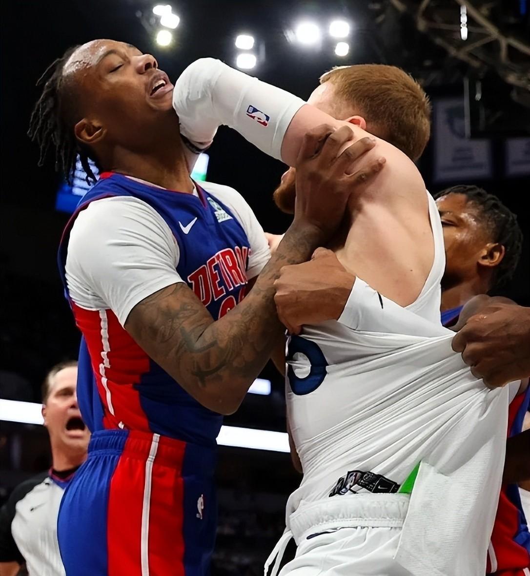 一场激动人心的比赛中情绪高涨的作文